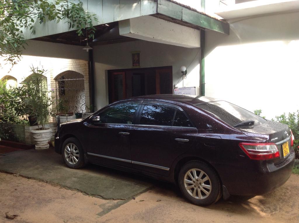 Lake Side Hotel Anuradhapura Exterior foto