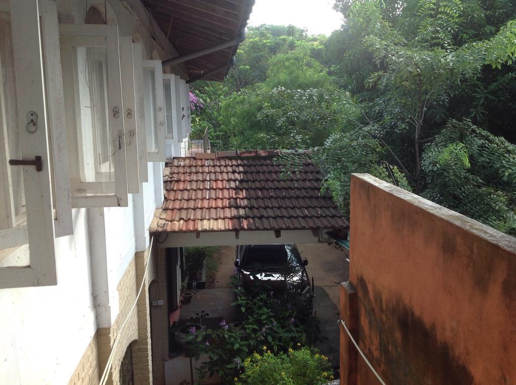 Lake Side Hotel Anuradhapura Exterior foto